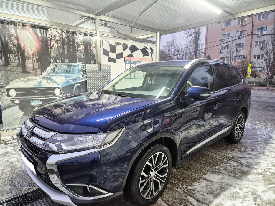 Mitsubishi Outlander III 2.2 4WD – Automata, Full option | 7 locuri | Istoric complet reprezentanță