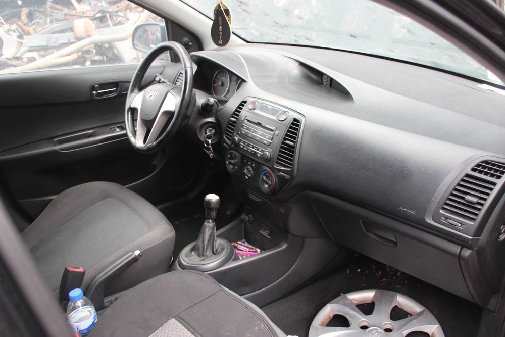 Хюндай  I-20 1.2i с проблем в двигателя – само на части