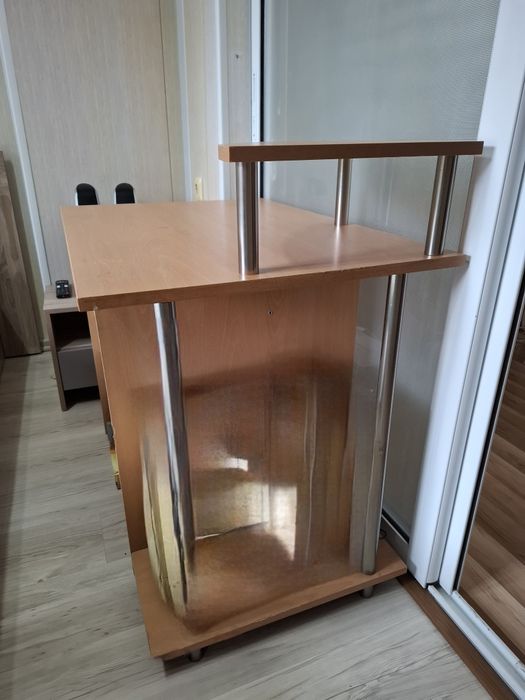 Продавам ученическо бюро