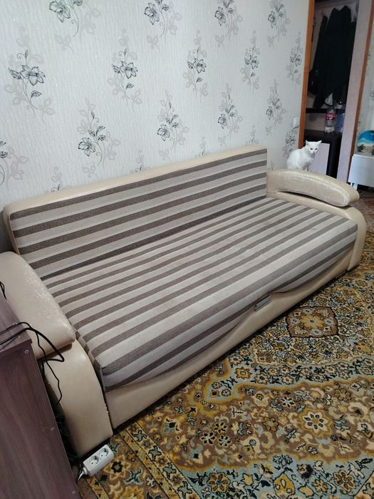 Продаётся раскладной диван.