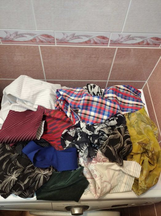 Маленькие куски одежды, отрезы, ткань для поделок, рукоделия.