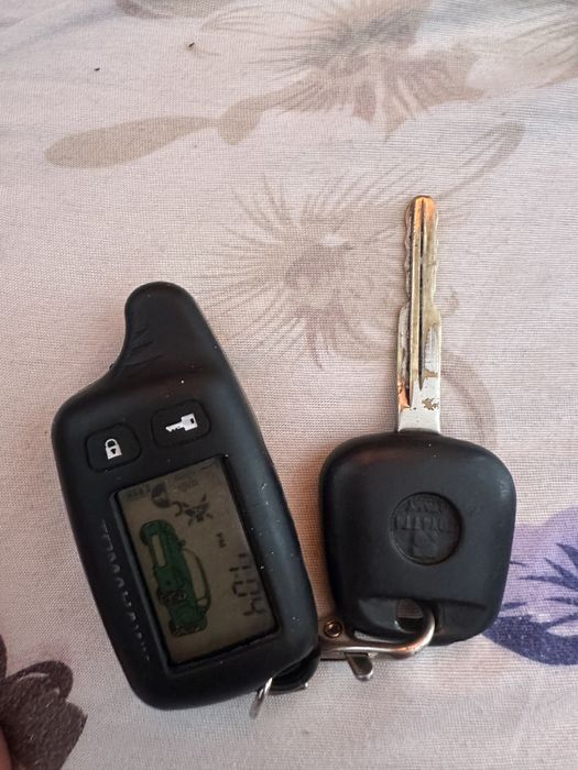 Продам машину карина е