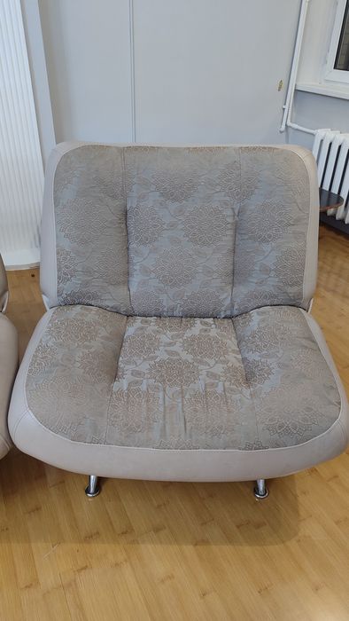 Продам диван с 2мя креслами