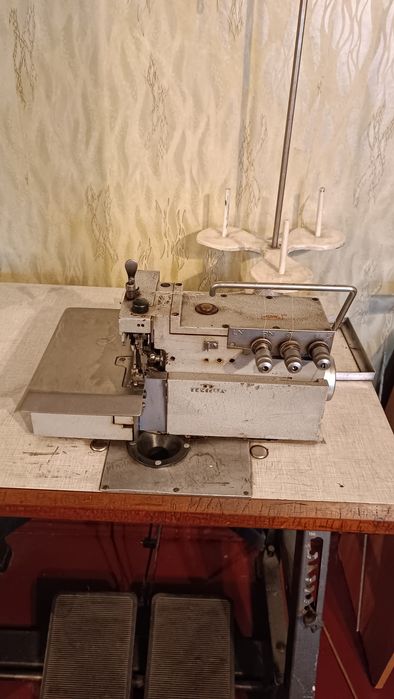 Продам оверлок немецкий.