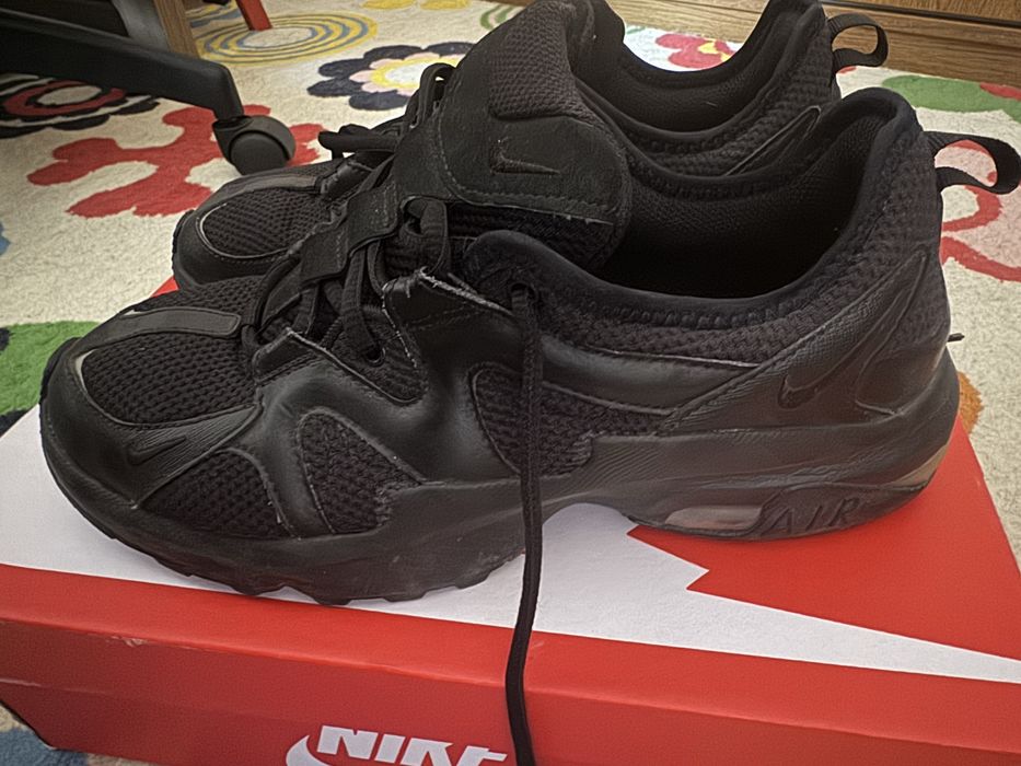Vand Nike Air in stare perfecta