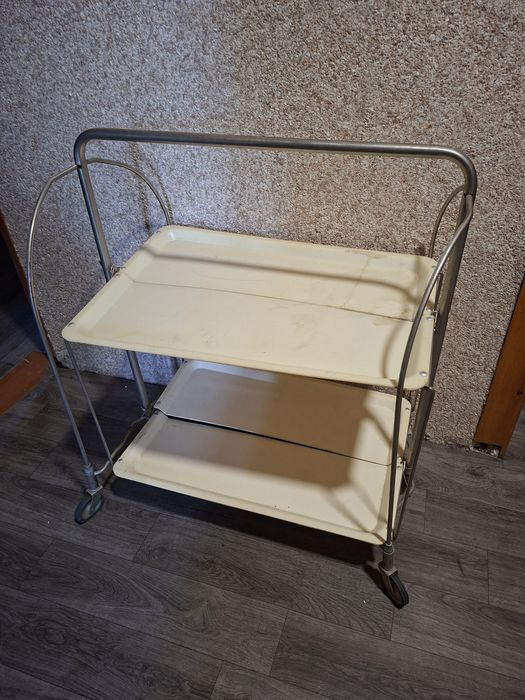 Складной мини столик на колёсах