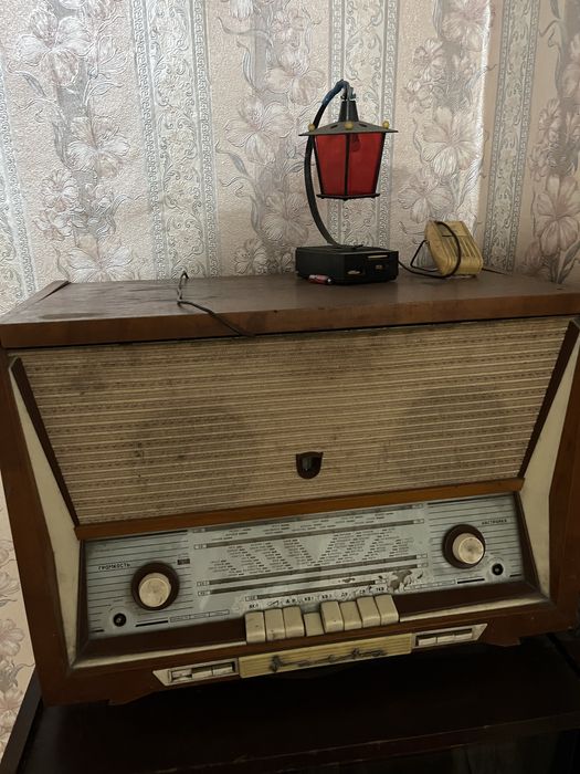 Радиоприемник, магнитофон ретро