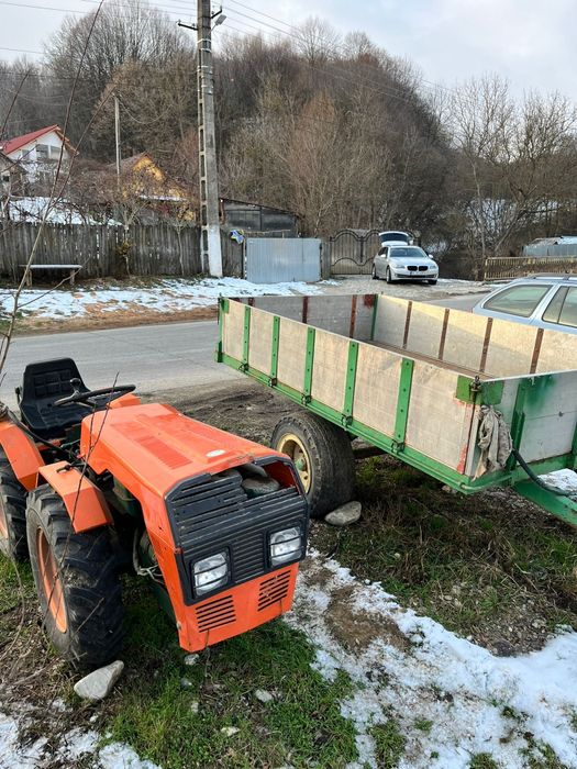 Tractor cu remorca basculabila