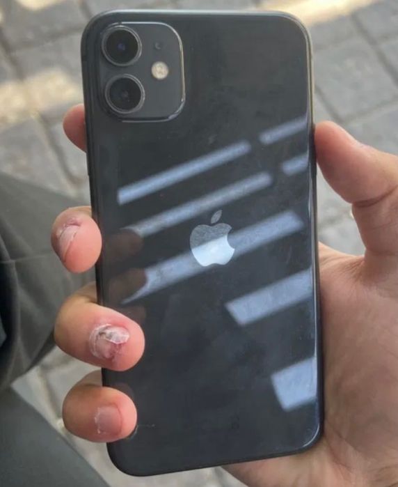 Продам iPhone 11 64GB