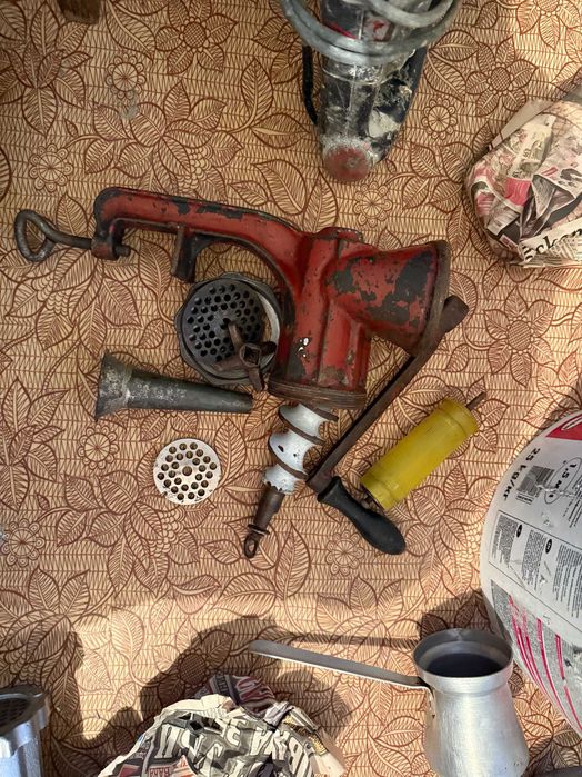 МЕСОМЕЛАЧКА ръчна --здрава РУСКА мелачка за месо или домати