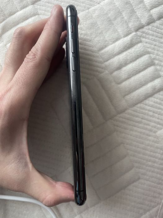 Продам Iphone 11 PRO Max