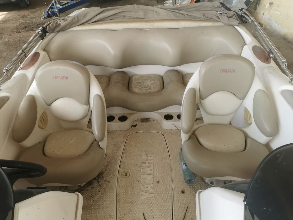 Лодка Yamaha 270 с колесар