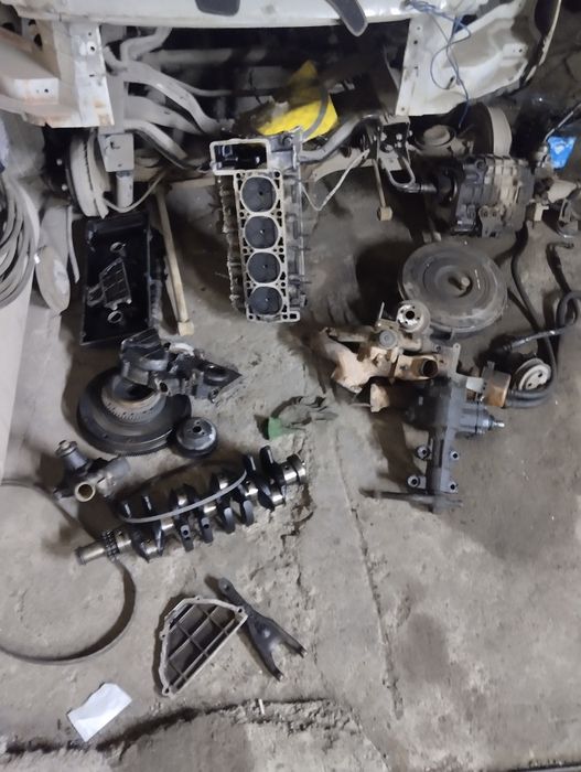 Запчасти по двигателю