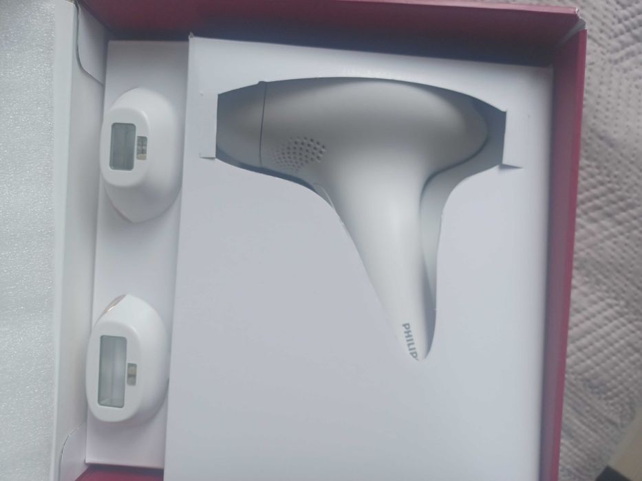 Фотоепилатор Philips Lumea 7000
