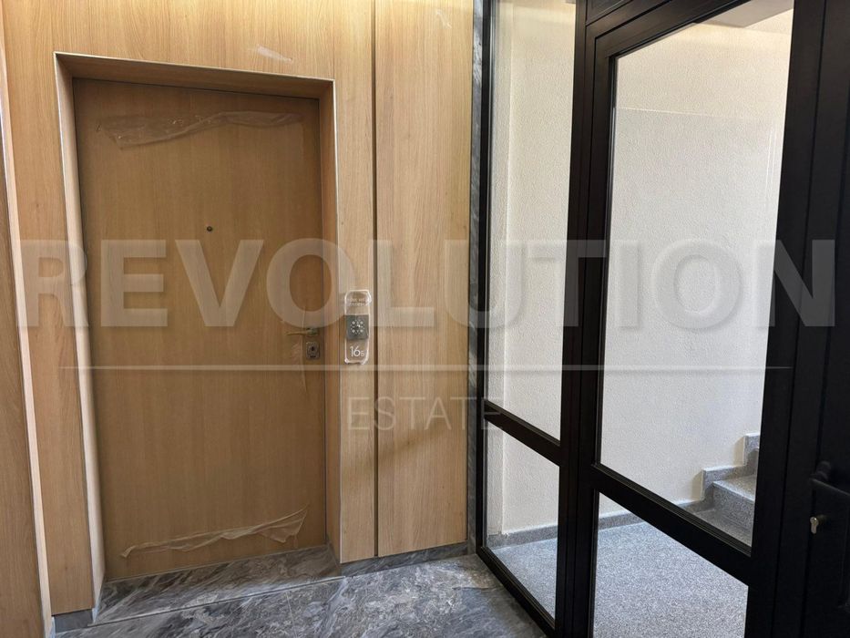 Тристаен апартамент в сграда с АКТ 16 в ж.к. Лозенец