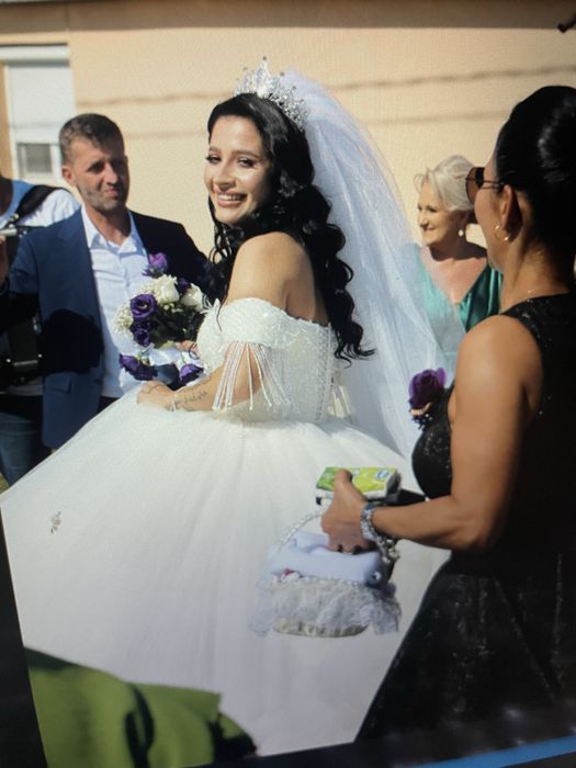 Rochie de mireasa tip printesa