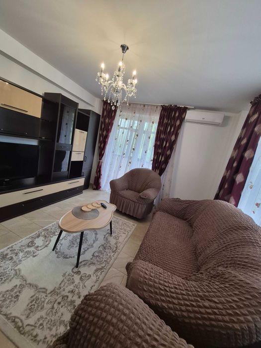 Inchiriez apartament decomandat 2 camere, centrala termica, parcare privată