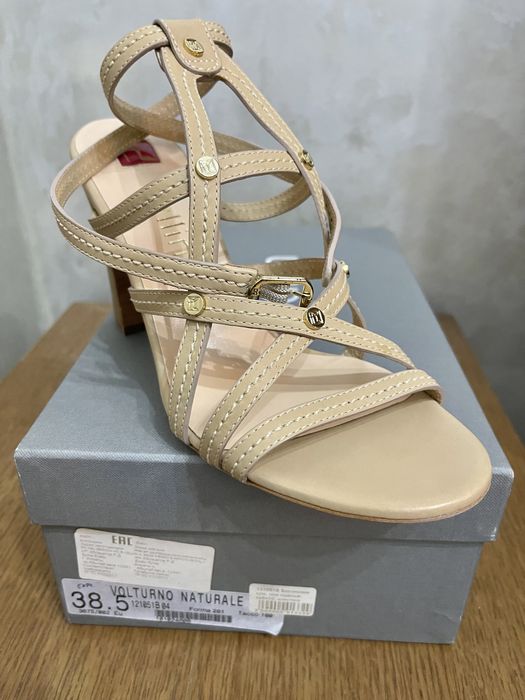 Босоножки кожаные Ballin