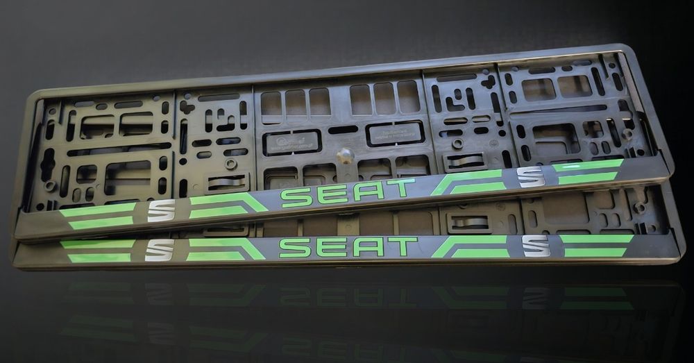 Комплект персонализирани рамки Сеат за регистрационни номера