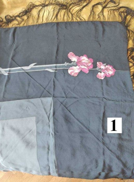 Дамски копринени шалове – квадратни