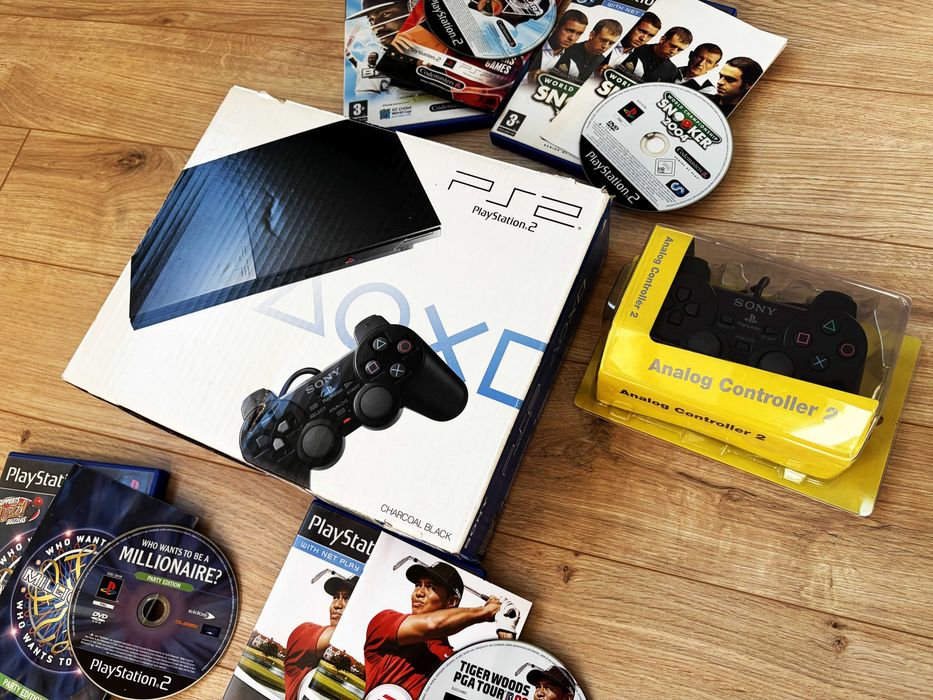 PlayStation 2 Slim модел 90004 с кутия, 5 игри и два джойстика