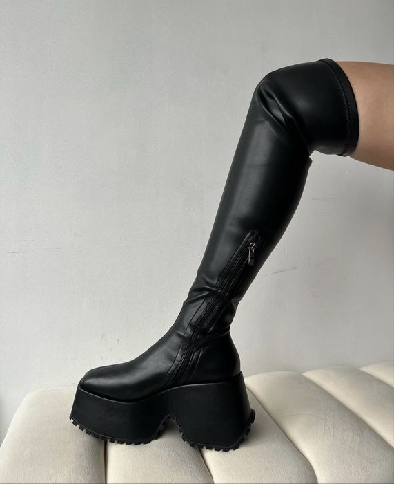 Трендовые ботфорты на платформе