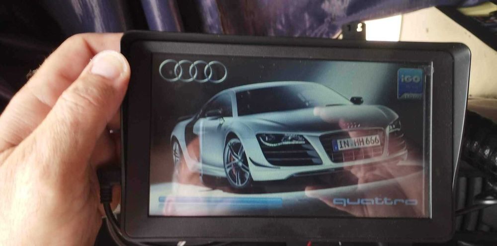 Навигация Leos 7 инча + по малка Leos 4 инча