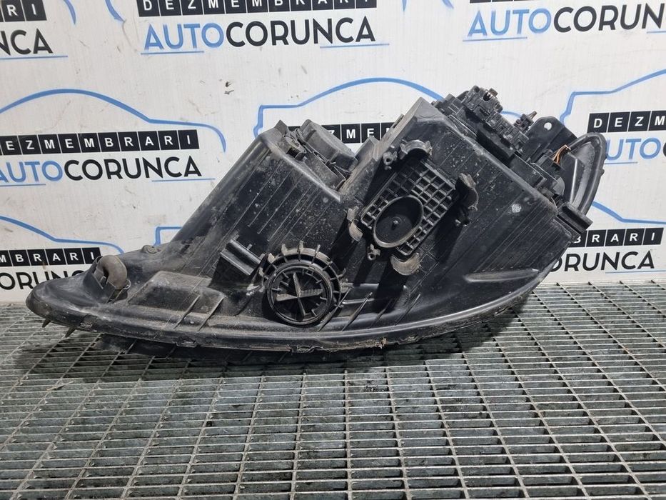 Far Dreapta Kia Sorento II Facelift 2012 - 2014 SUV 4 Usi (1176) Cu lupă