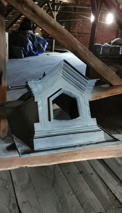 Vând ornamente din zinc pt. acoperiș