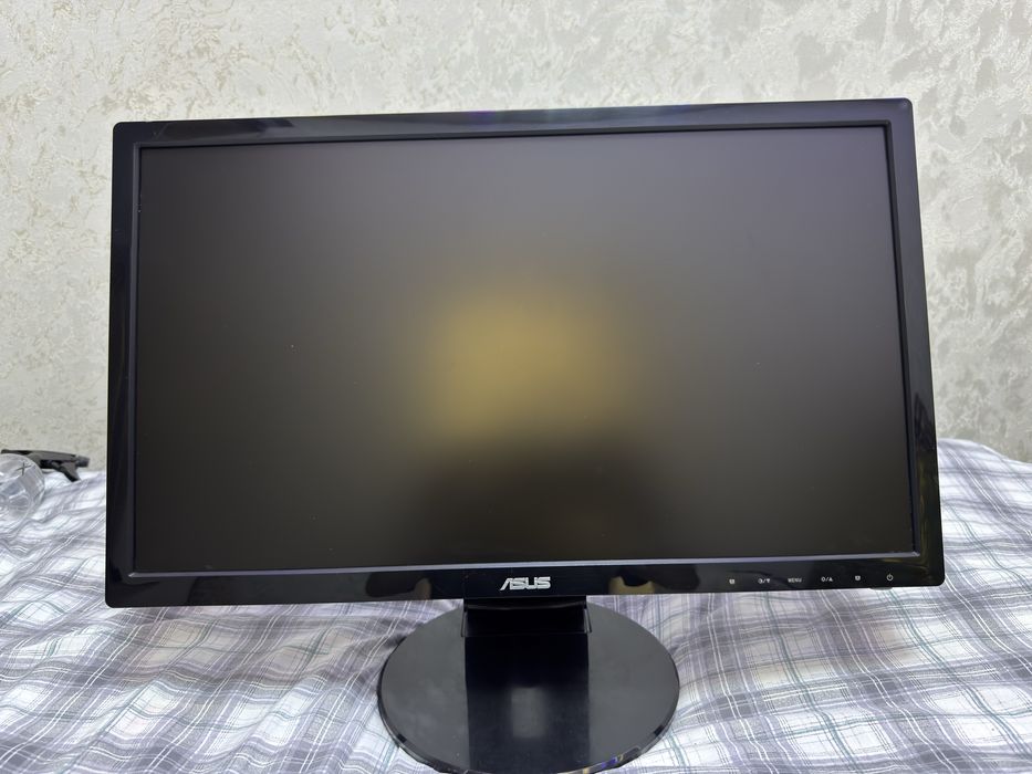 ASUS VE228D Monitor sotiladi Ideal holat