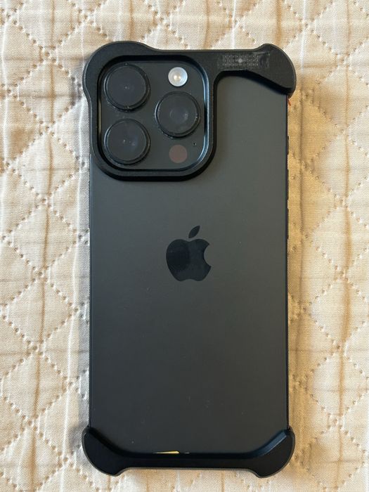 Металлический чехол iphone 16 pro