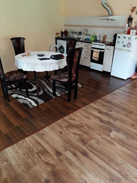 Продавам двуетажна къща