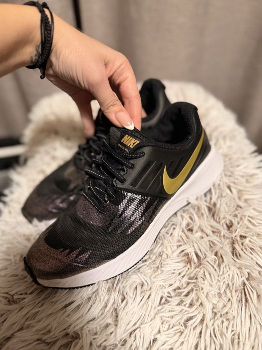 Дамски маратонки Nike