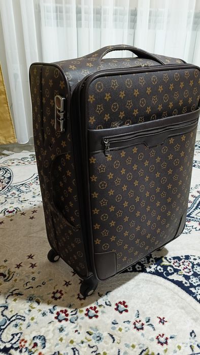 Чемодан стильный