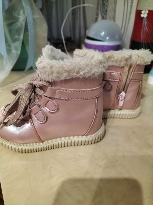 Продам ботиночки на девочку 1,5-2,5 года