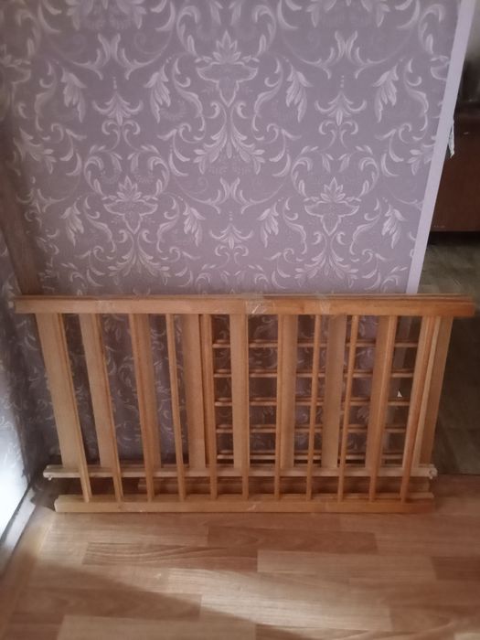 Отдам детскую кроватку, с матрасом.