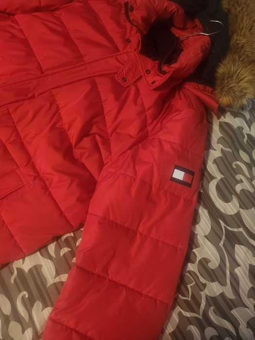 Продавам Яке Tommy Hilfiger