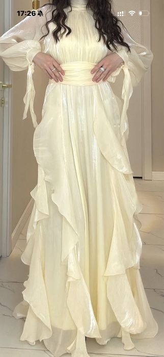 Нежное платье в цвете айвори в отличном состоянии