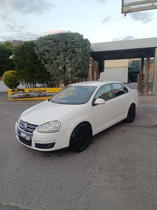 Volkswagen Jetta Vând 2 Mașini: VW Jetta 1.9 Diesel ȘI VW Golf 5 Break 1.6 benzină+GPL