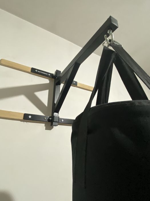 Sac de box Adidas – 20 kg, cu suport de perete