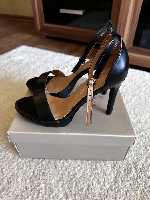 Босоножки размер 37.