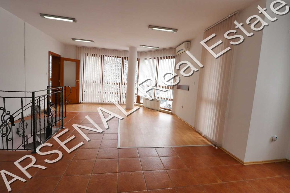 Дава се под наем Офис в София, Лозенец - 135 кв.м за 900 € - Снимка #2