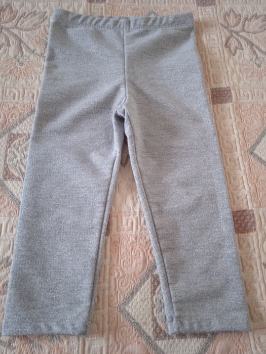 Дрешки за момиче размер 9-12 месеца.