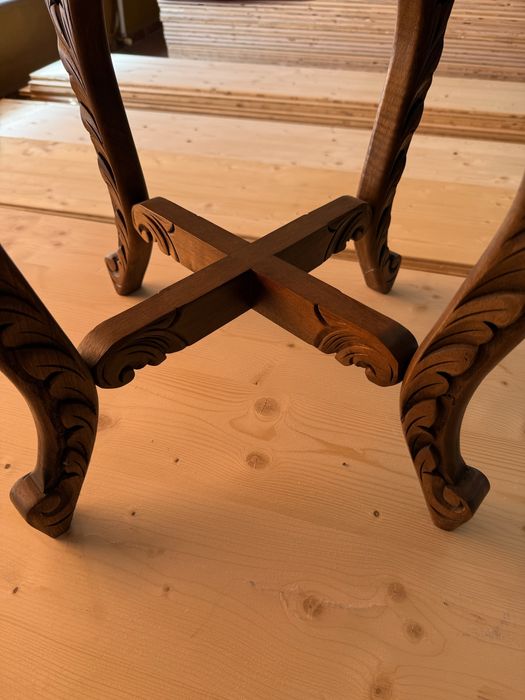 Маса от дърво орех