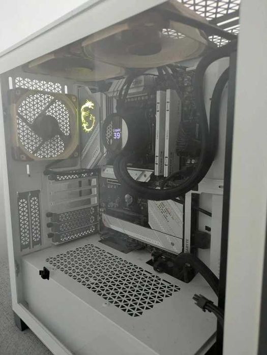 PC complet AMD AM5 (Ryzen 9 9950X, 64GB DDR5 CL30, B650 Edge) - Vand si separat