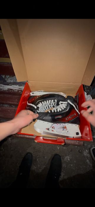 Продам коньки CCM FT870