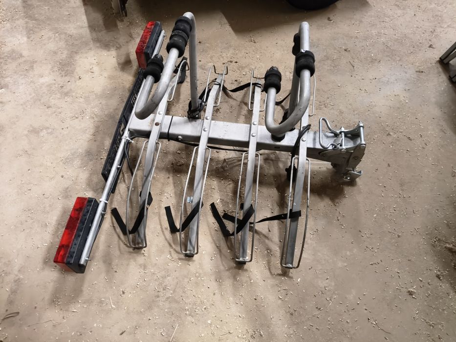 Suport pentru 4 biciclete