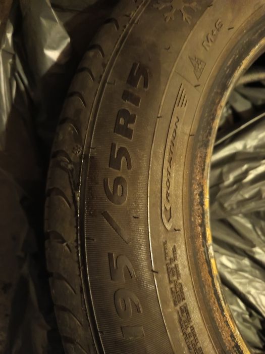 Vând anvelope 195 65 R15