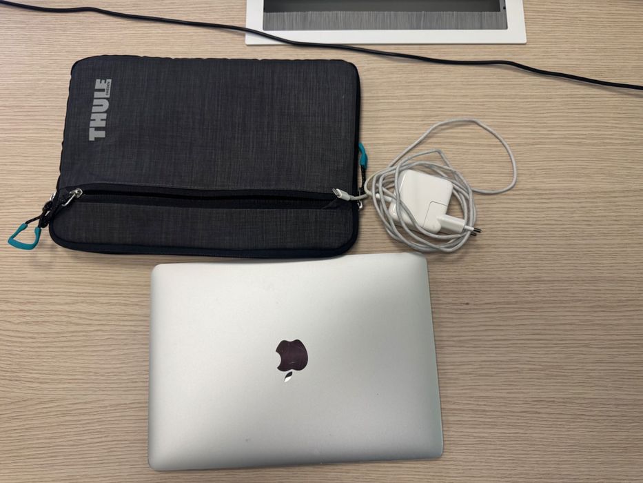 MacBook 12“ Retina Early 2015 плюс чанта Thule