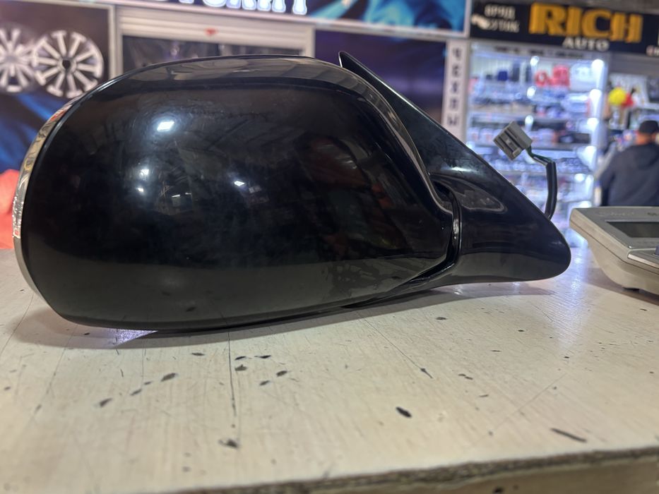 Боковое зеркало карина